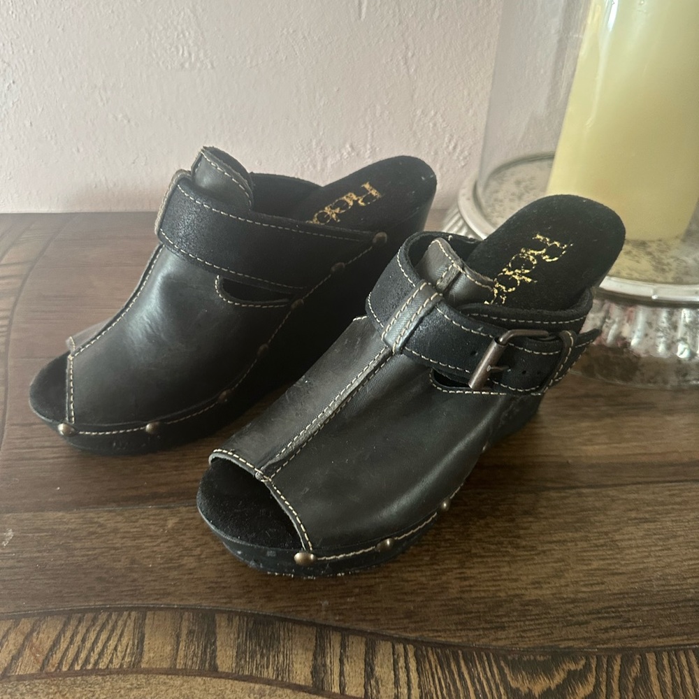 Reba leather mule wedge